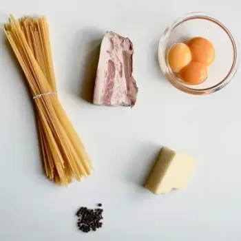Carbonara ingredients